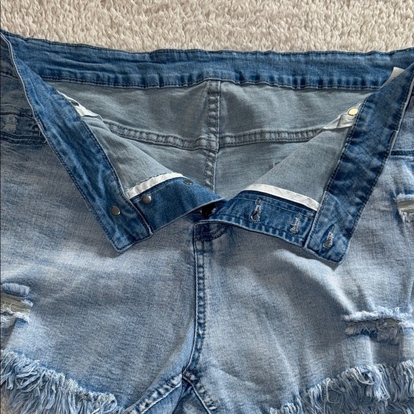 🩳 🆕 MODARANI Women’s Cutoff Distressed Denim Shorts – Size XXL - Picture 4 of 7